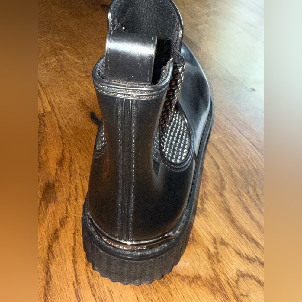 MICHAEL Michael Kors. Lulu Rain boot. Black. Size 8. - Picture 8 of 12